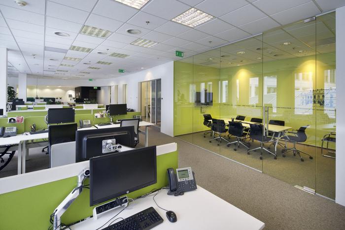 7 Smart Tips To Save Money On Your Office Furniture